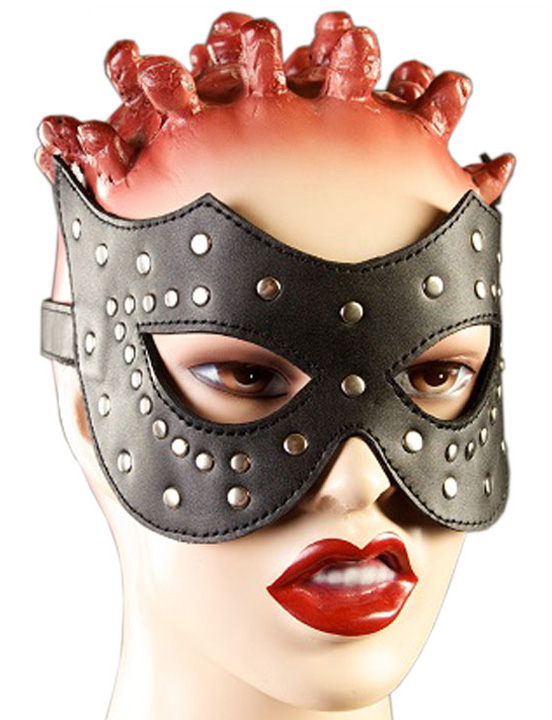 Очки-маска, чёрная, декорированная заклёпками на кожаной подкладке